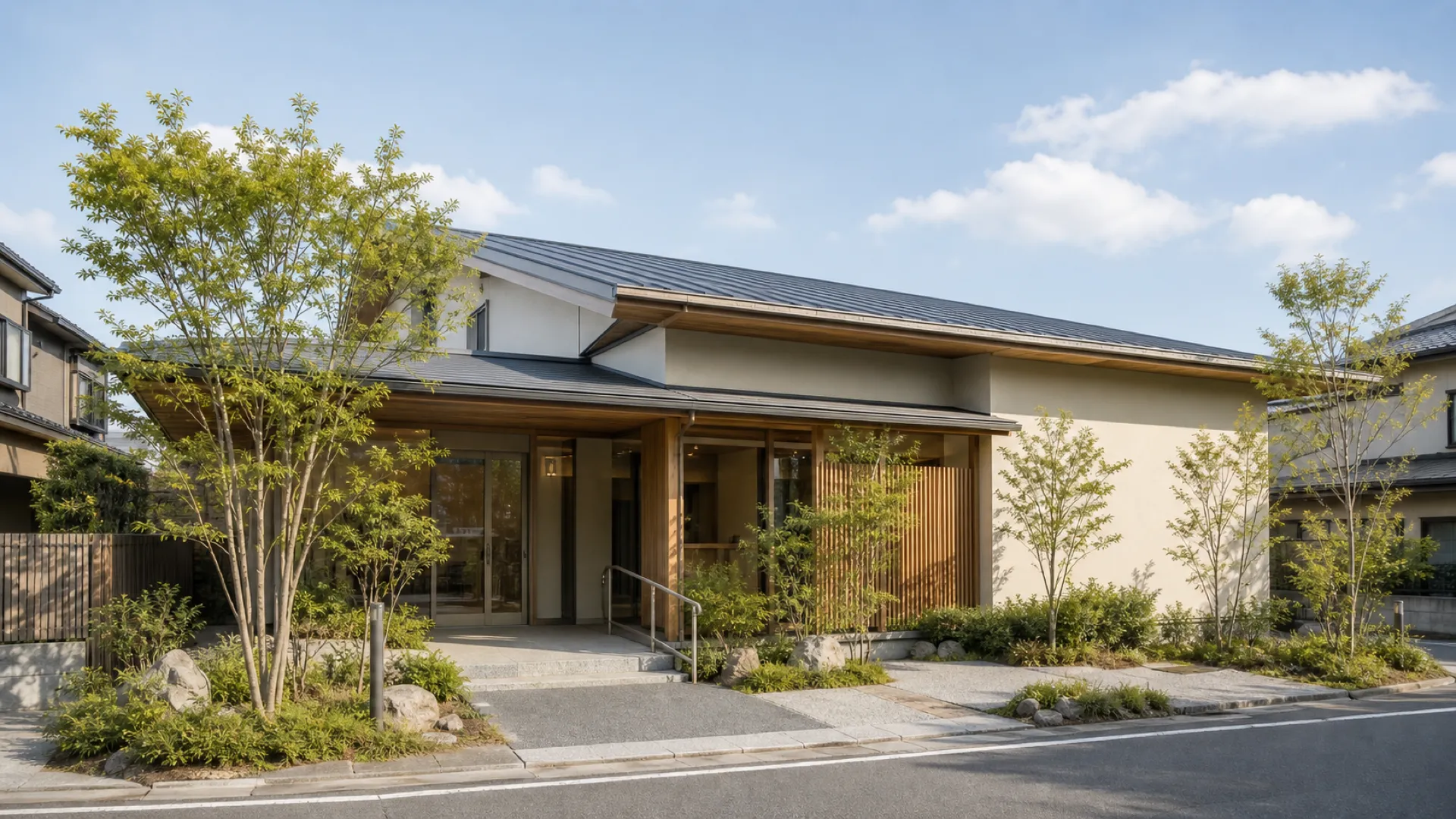 はるの木クリニックの外観（イメージ）。京都の住宅街にある淡い木と塗り壁の平屋